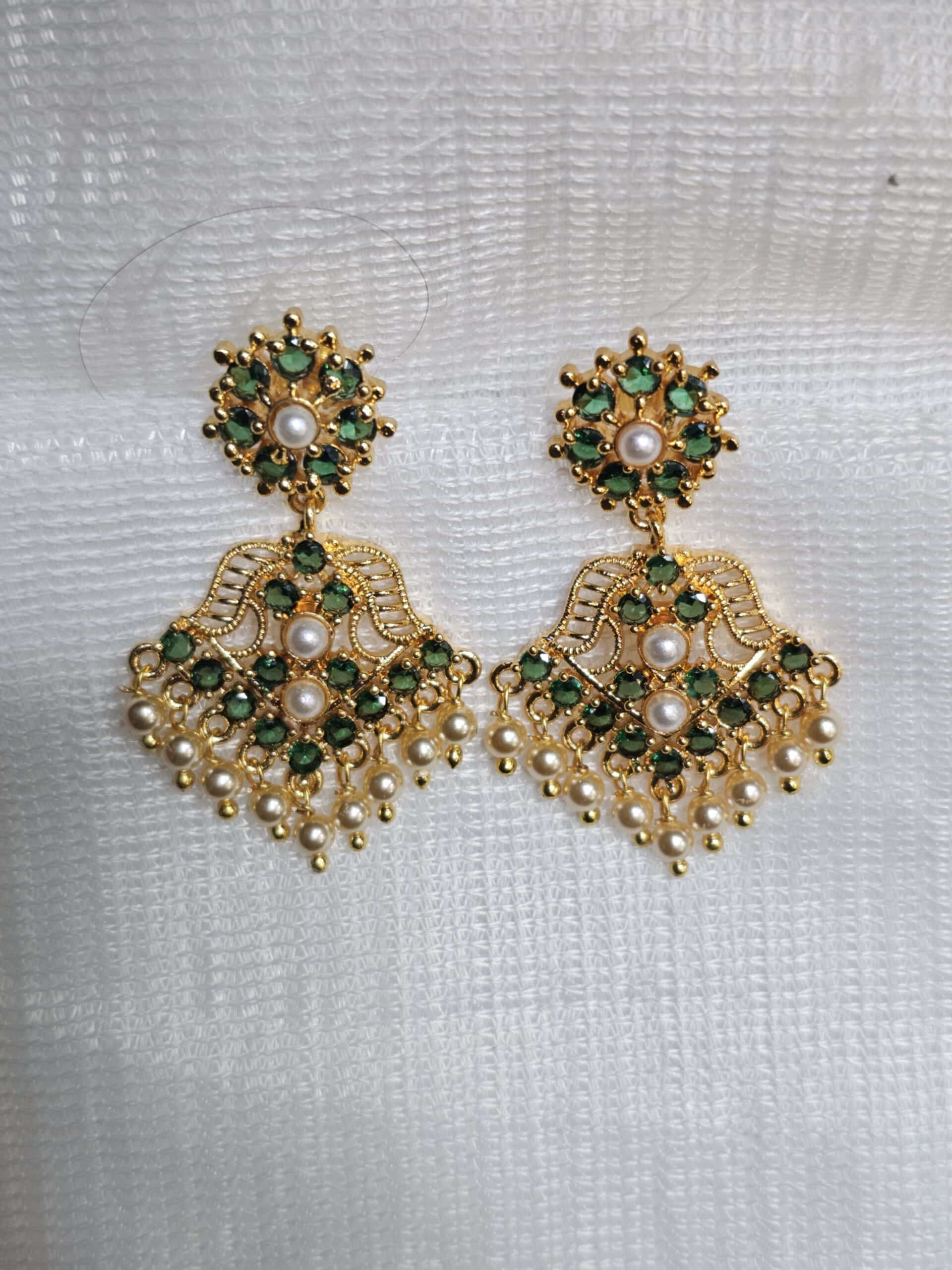 Ear01 green